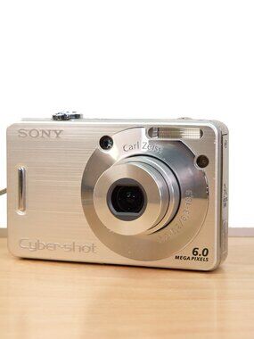 Vintage Sony Cyber-shot DSC-W50 Digital Camera – Silver, Carl Zeiss Lens